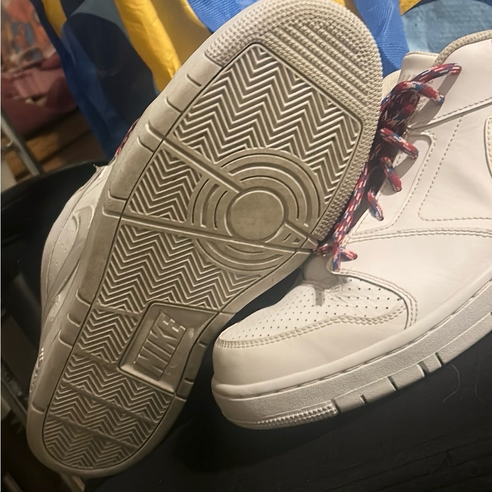 THE NIKE SB DUNK LOW "TRIPLE WHITE" - Picture 5 of 12
